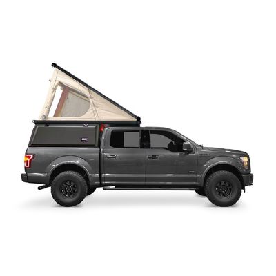 Laat je innerlijke explorer los luxe Pop-Top Camper met mummie slaapzak stijl